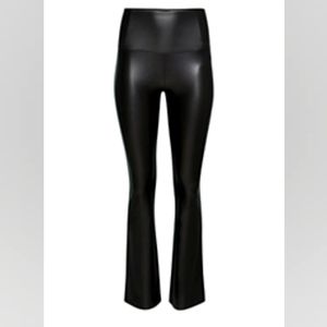 Aritzia DARIA FLARE PANT Vegan Leather medium black